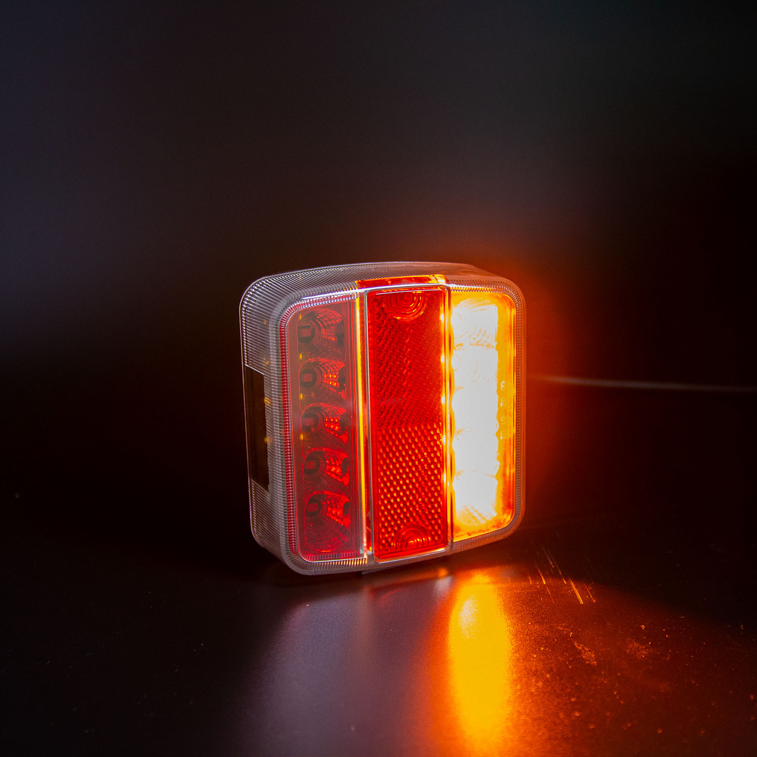 Фонарь задний многофункциональный LEDWORKER TRL003 LED (провод)
