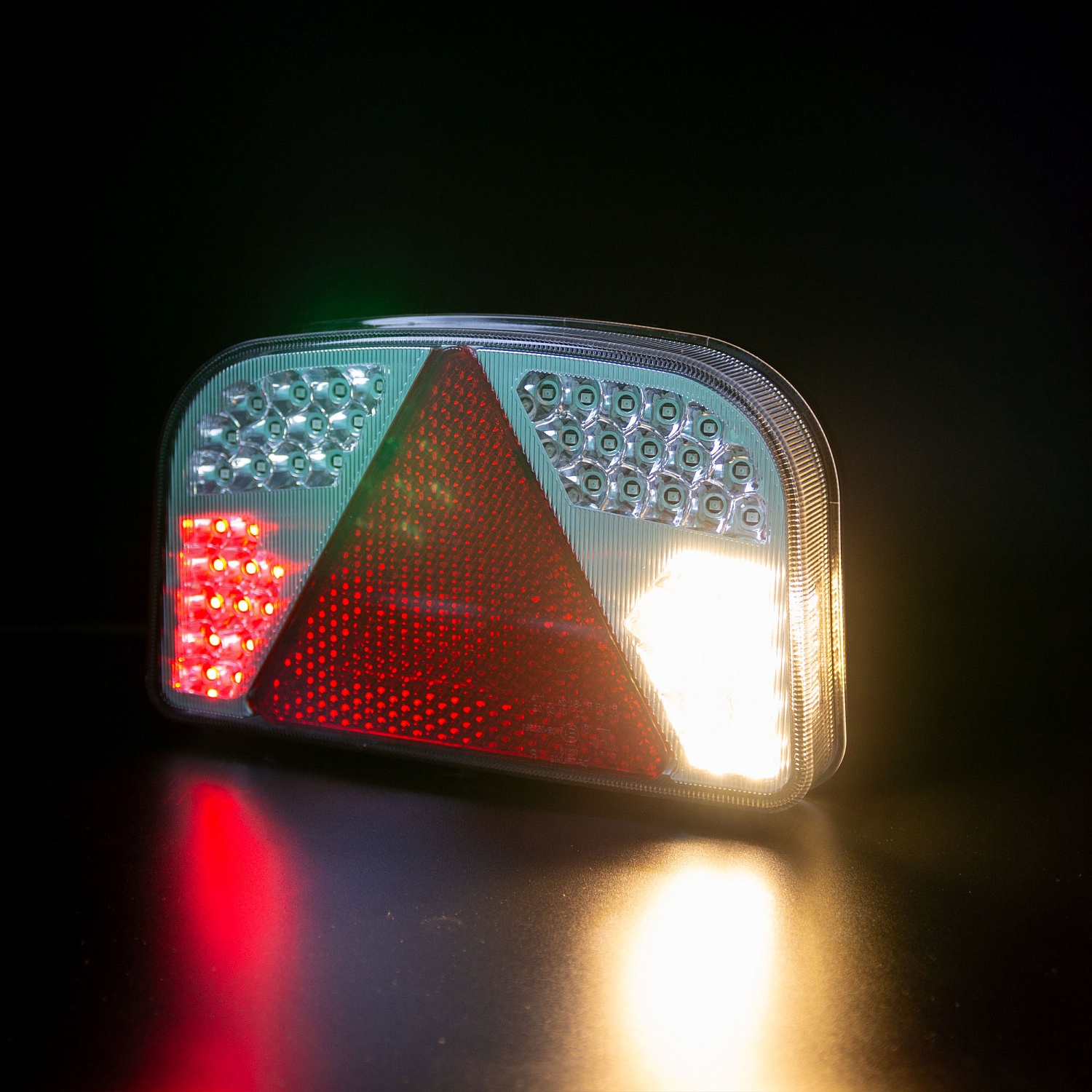 Фонарь задний многофункциональный LEDWORKER TRL002 LED (провод)