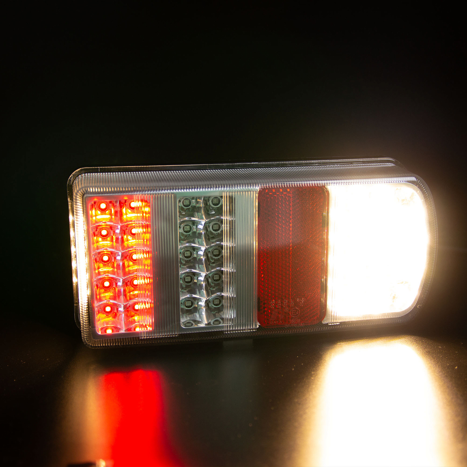 Фонарь задний многофункциональный LEDWORKER TRL006 LED Bajonet R