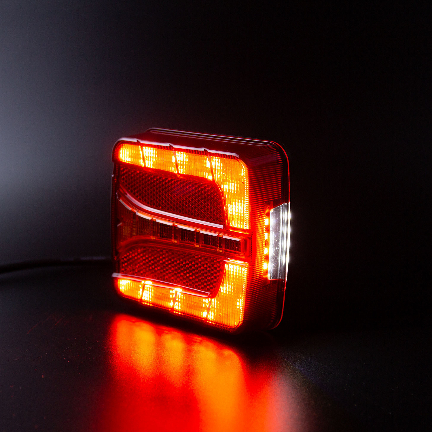 Фонарь задний многофункциональный LEDWORKER TRL005 LED Bajonet L