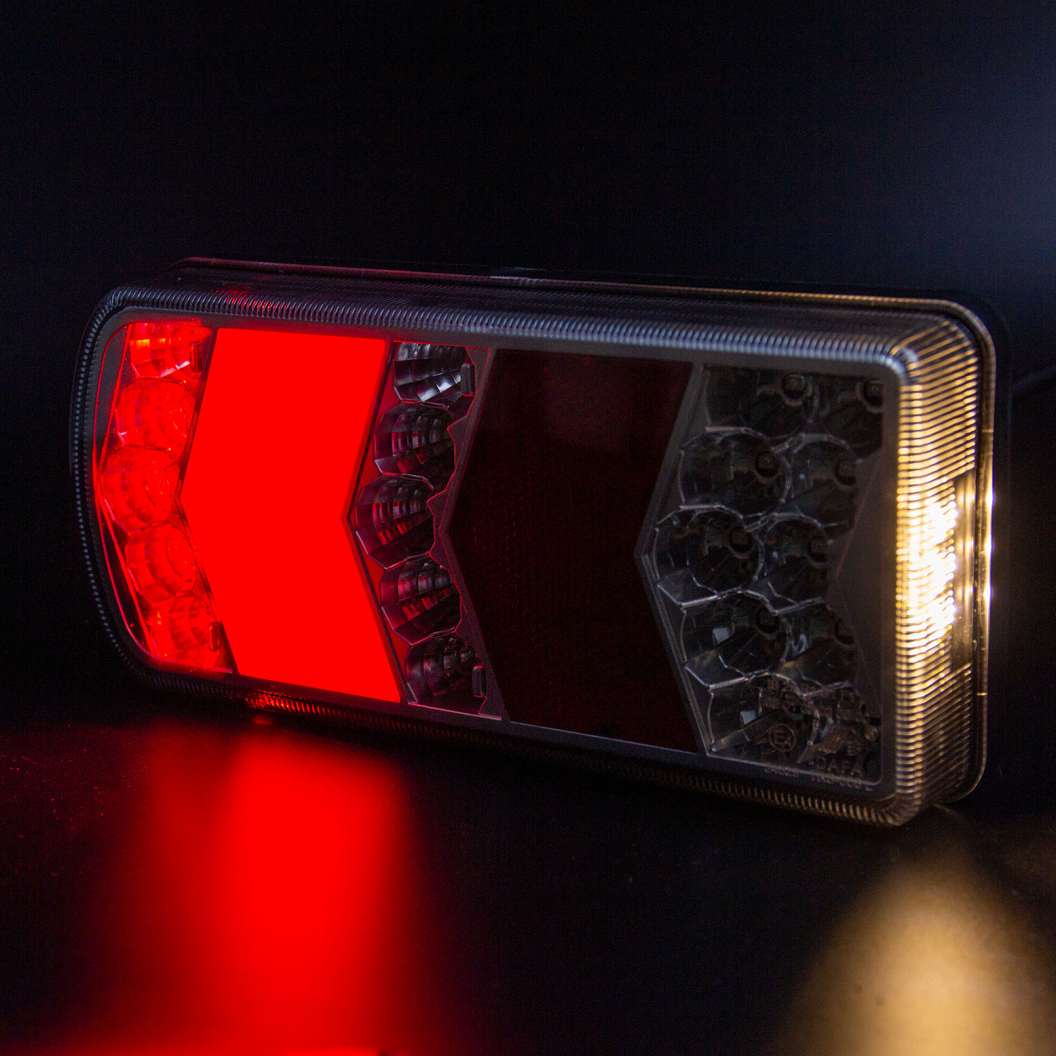 Фонарь LED задний многофункциональный LEDWORKER TRS006 Bajonet L