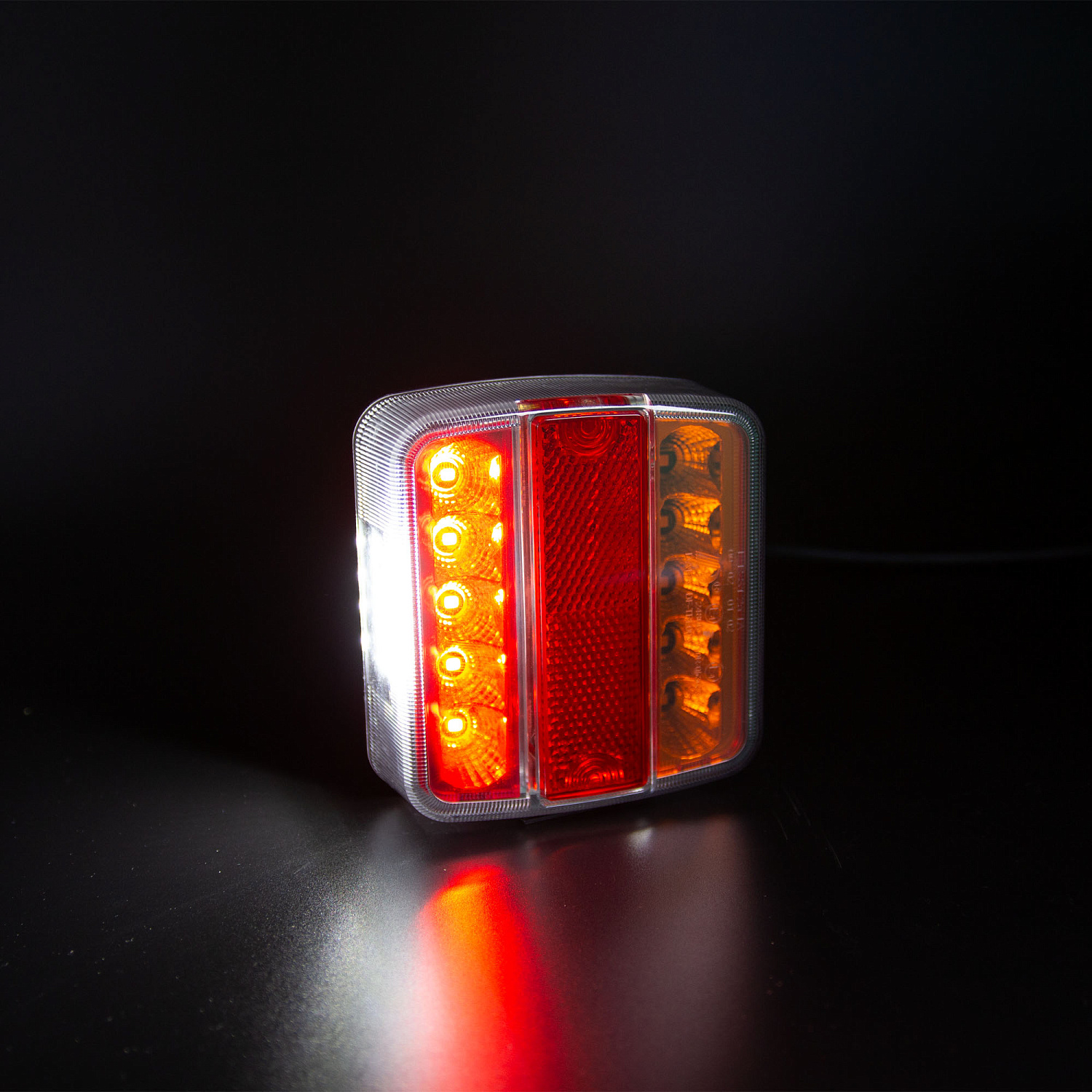 Фонарь задний многофункциональный LEDWORKER TRL003 LED (провод)