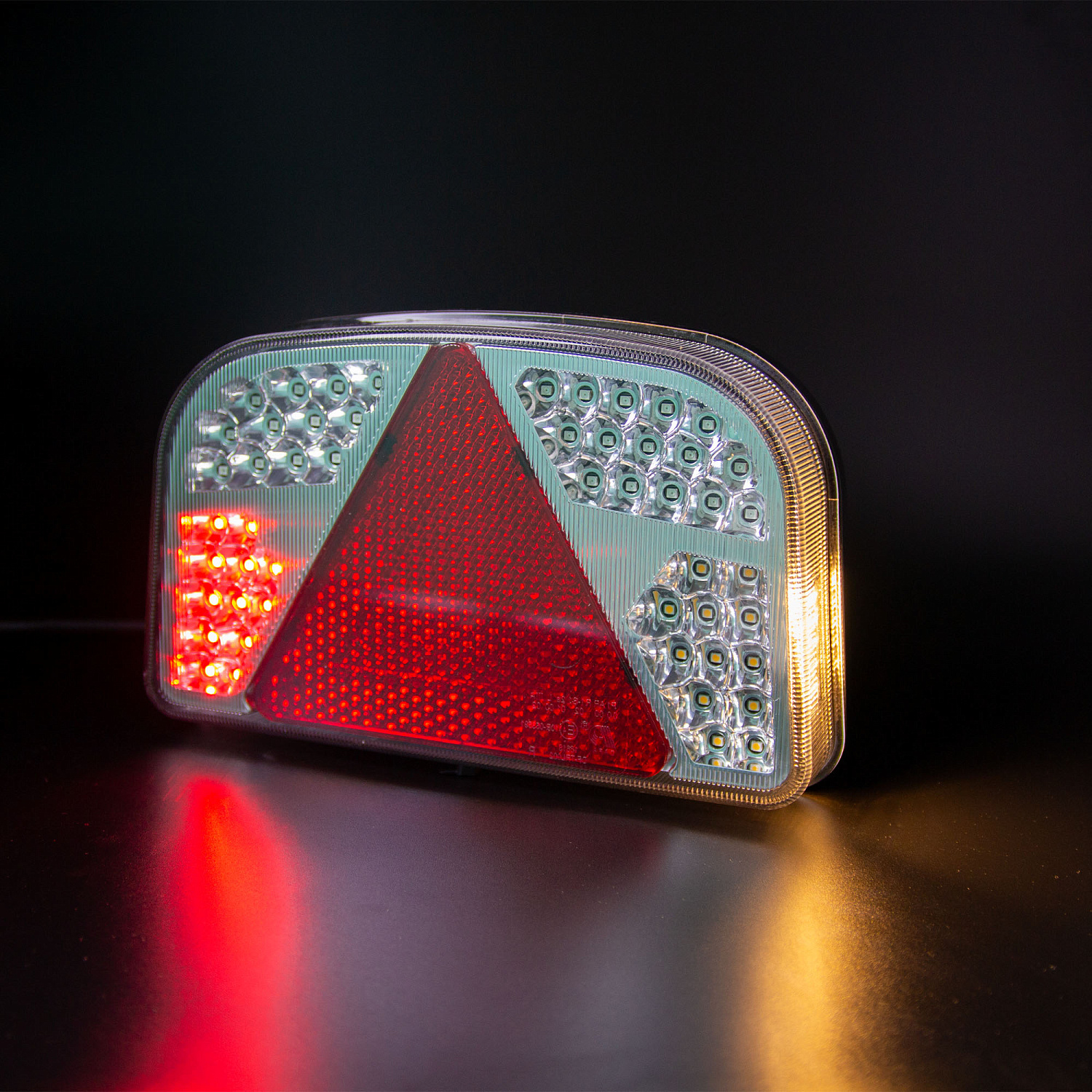 Фонарь задний многофункциональный LEDWORKER TRL002 LED (провод)