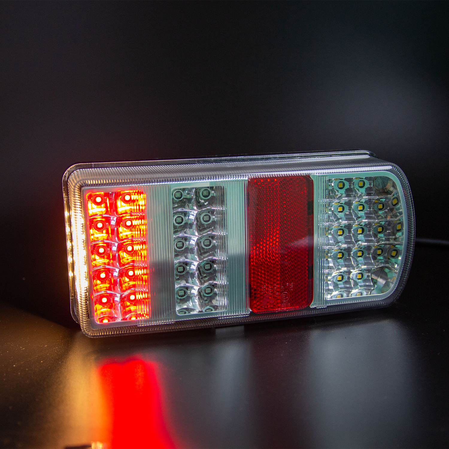 Фонарь задний многофункциональный LEDWORKER TRL006 LED Bajonet R