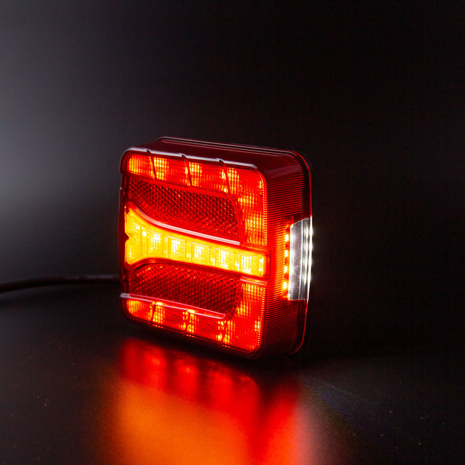 Фонарь задний многофункциональный LEDWORKER TRL005 LED Bajonet L