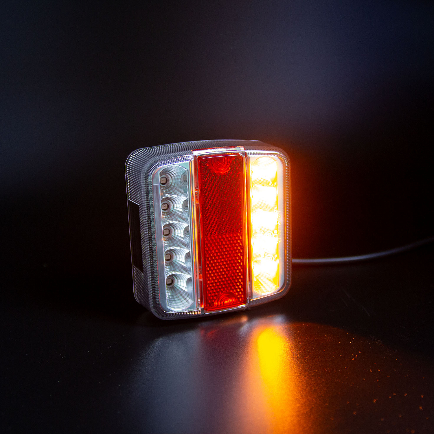 Фонарь задний многофункциональный LEDWORKER TRL004 LED (провод)