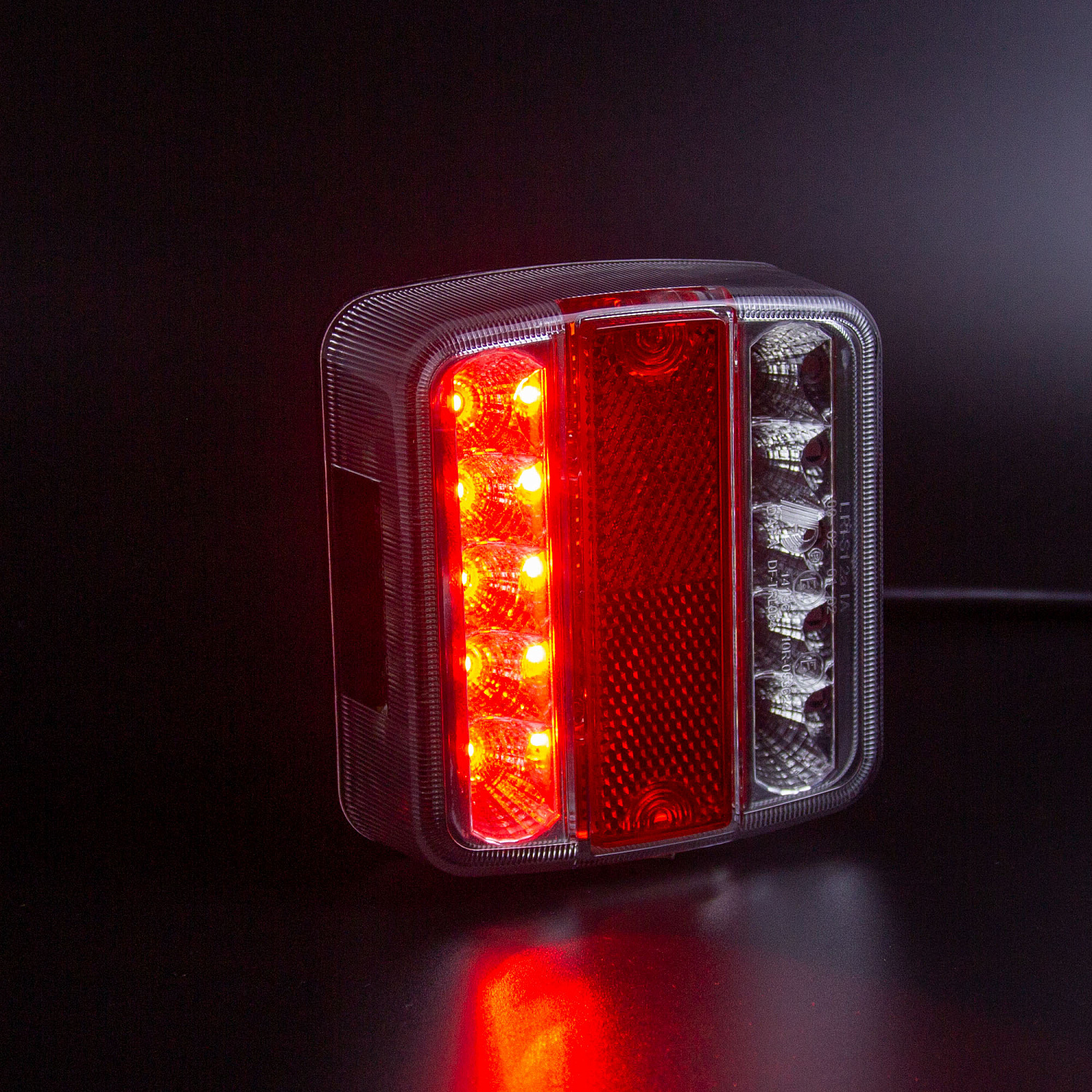 Фонарь задний многофункциональный LEDWORKER TRL004 LED Bajonet R