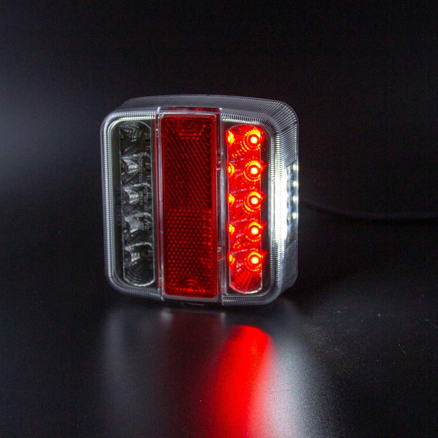 Фонарь задний многофункциональный LEDWORKER TRL004 LED Bajonet L