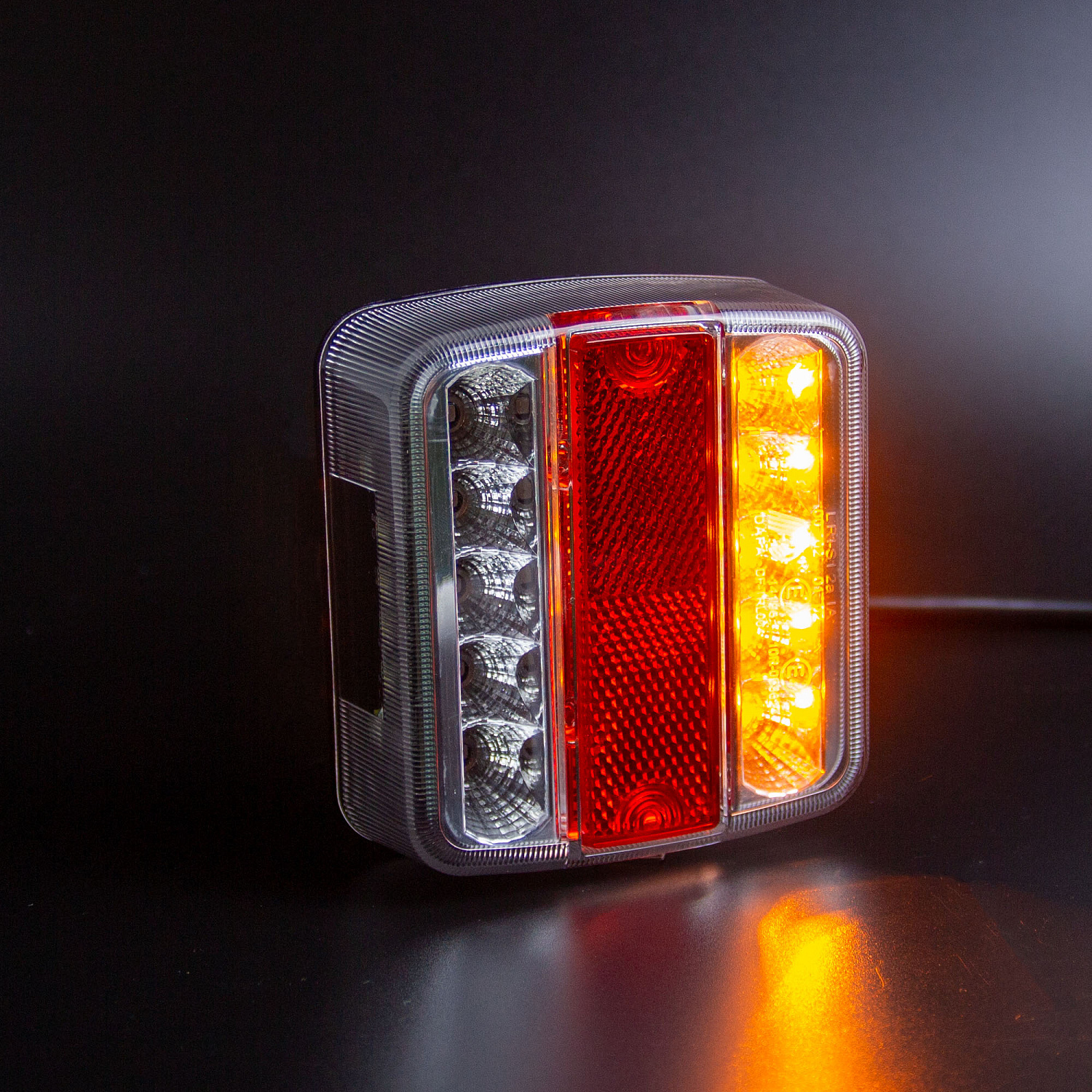 Фонарь задний многофункциональный LEDWORKER TRL004 LED Bajonet R