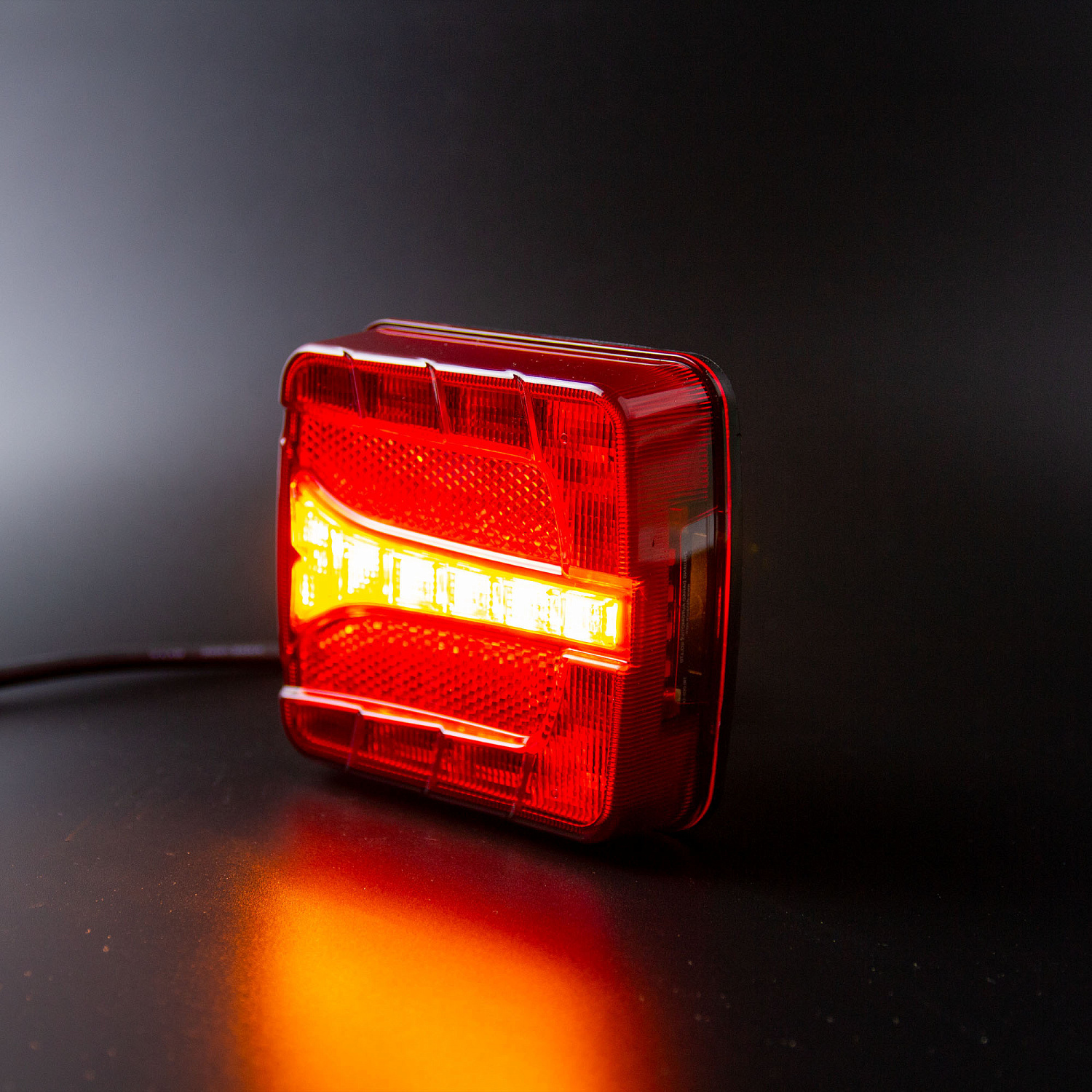 Фонарь задний многофункциональный LEDWORKER TRL005 LED Bajonet L